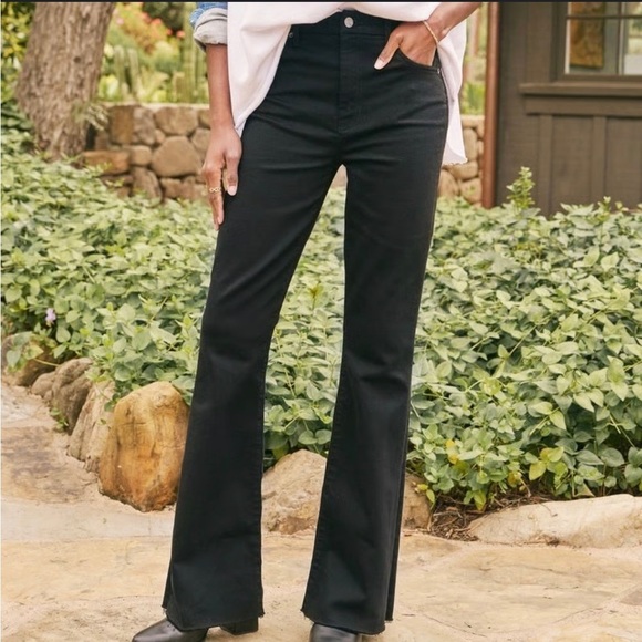NWT Frank & Eileen Flannigan Flare Leg Jeans, In Black Size 24 - Picture 1 of 7